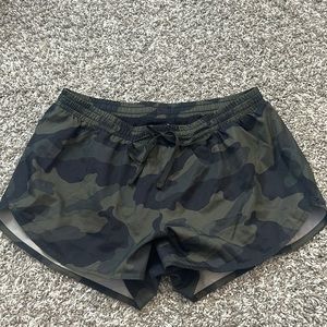 Old Navy camo shorts, size small